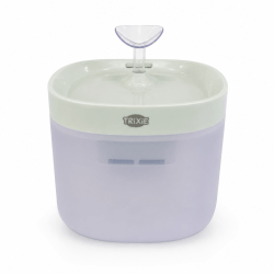 Fontaine à boire Clear Stream vert clair Trixie pour chat et petit chien sur fond blanc